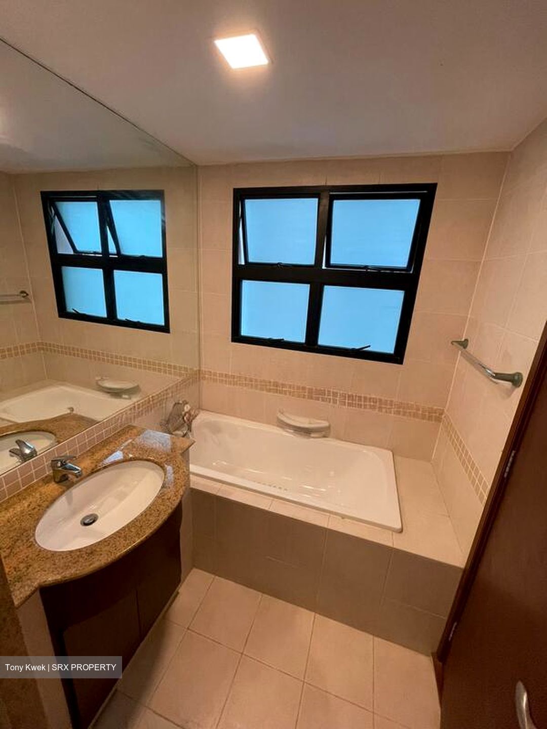 Woodsvale (D25), Condominium #530653161